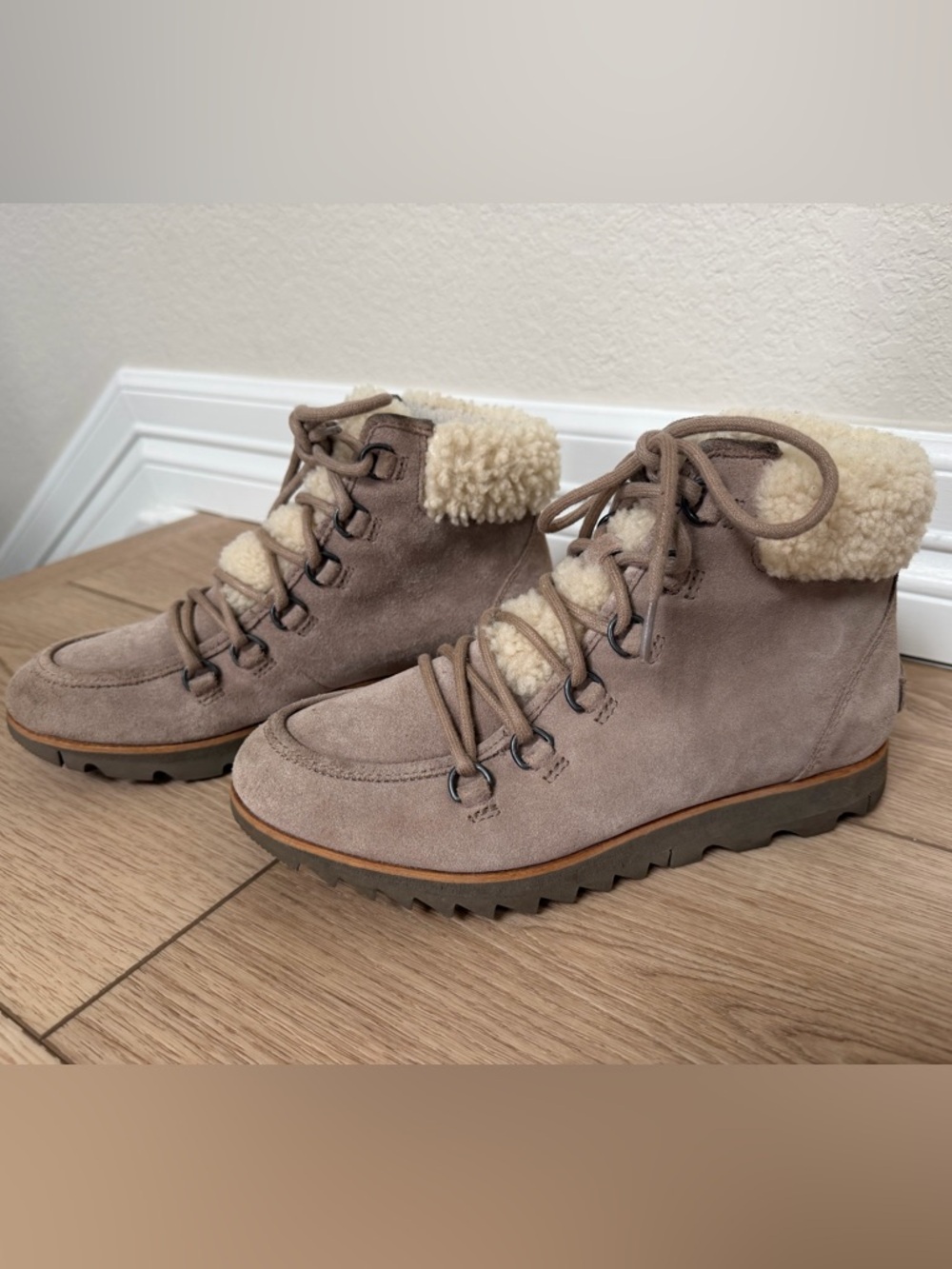 Sorel Harlow Cozy Booties Women's Tan Suede Lace-Up Shearling Ankle Boots